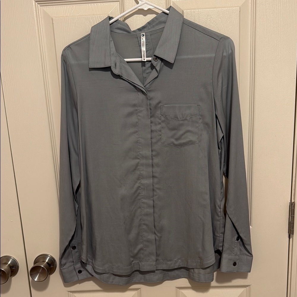 Kuhl Light Gray Button-Up Shirt Women Size Small